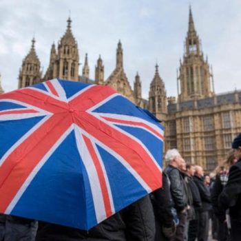 JS114454276_wwwalamycom_London-UK-23-November-2016-Pro-Brexit-supporters-stage-a-rally-outside-Par-large