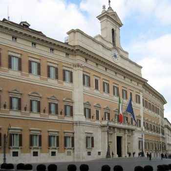 Palazzo_Montecitorio_Rom_2009