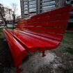 8 marzo, installata ‘panchina rossa’ contro violenza e le donne iraniane