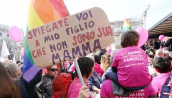 MILANO-MANIFESTAZIONE-LGBTQ-750×492