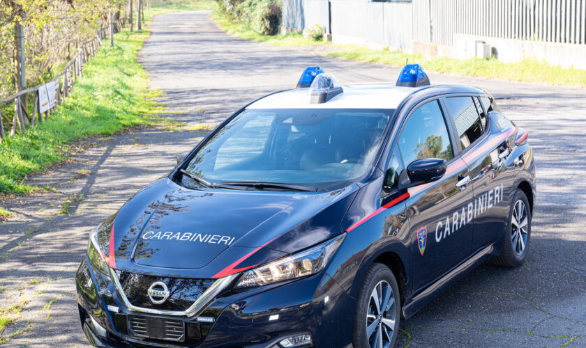 nissan-leaf-carabinieri_09