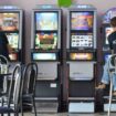fotogramma – alberto giannoni ruzzo – Videopoker e slot-machine in un bar
