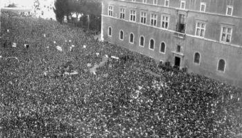 Dichiarazione_di_guerra_a_Piazza_Venezia_(10_giugno_1940)